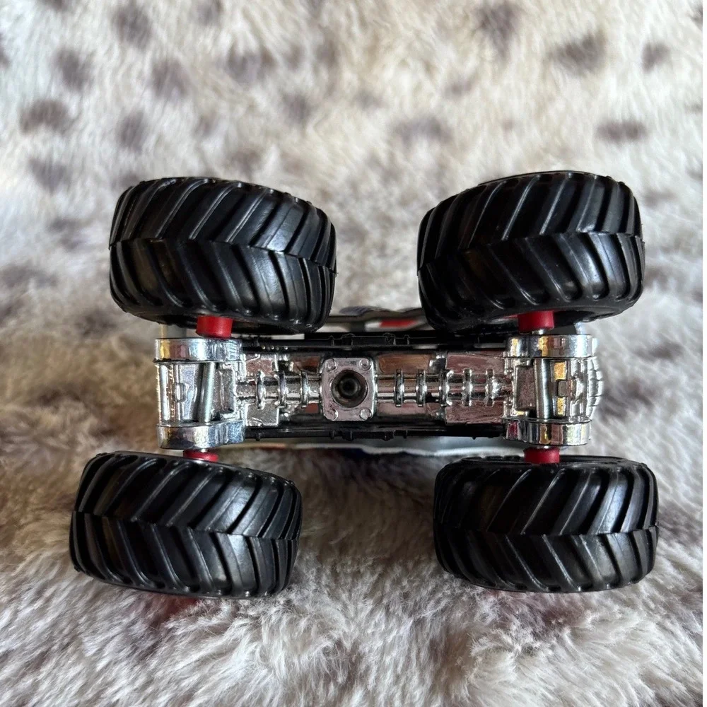 Hot Wheels Monster Jam El Toro Loco Stars and Stripes Monster Truck 1:64 Scale